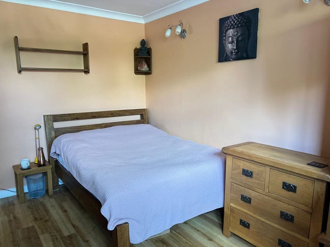 Spacious Double Room with Friendly Hosts Main Photo