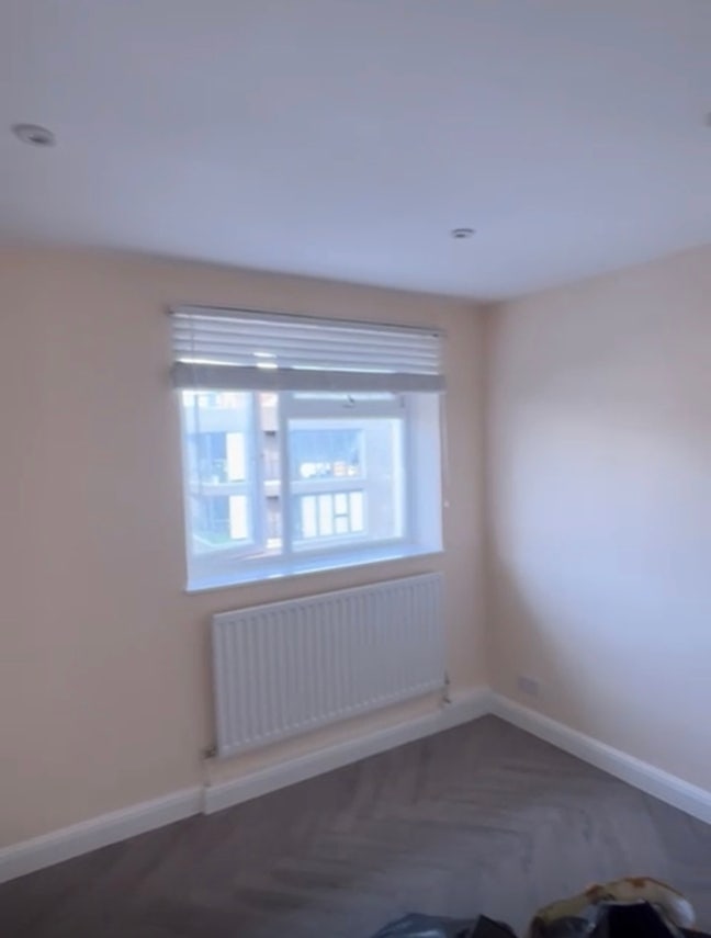 Two single rooms available to rent in London Main Photo