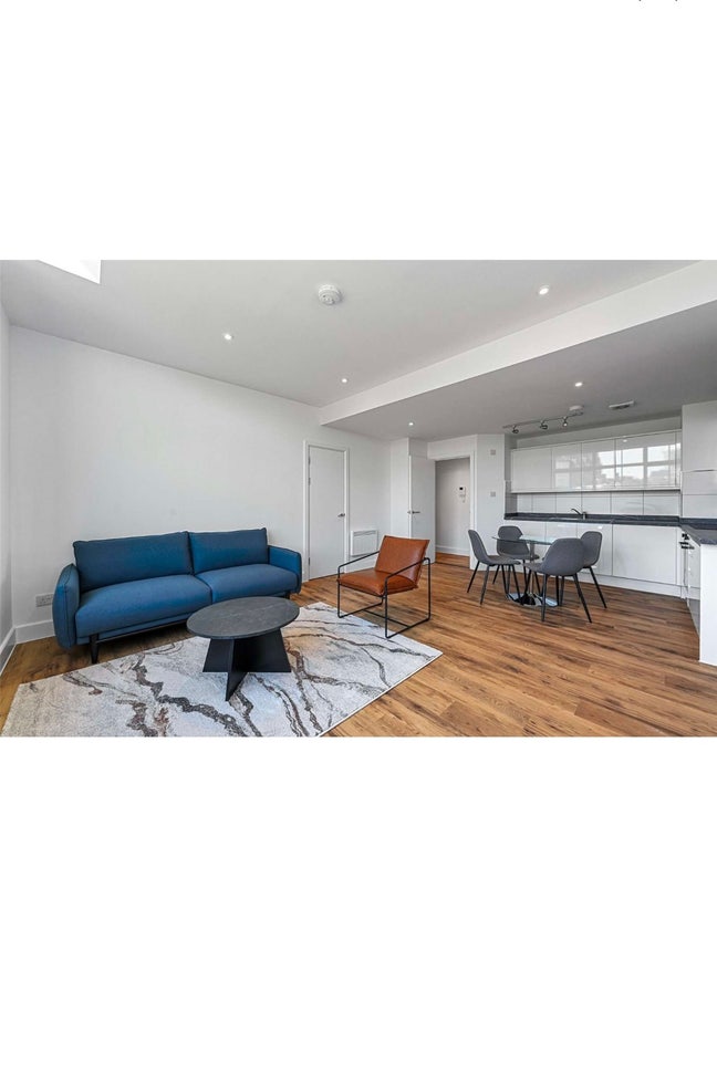 En-suite double bedroom available in Farringdon  Main Photo