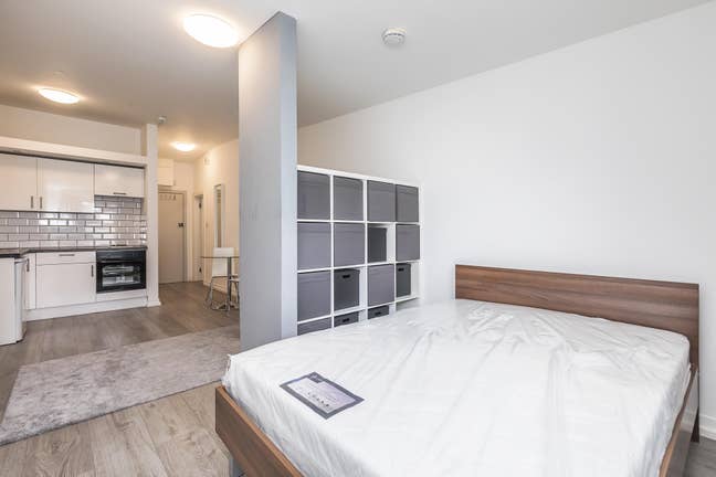 Super Studio Flat Harlesden  Main Photo