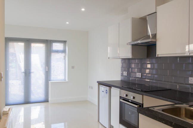 7 Studio Flats Available for Short Term Stays Main Photo