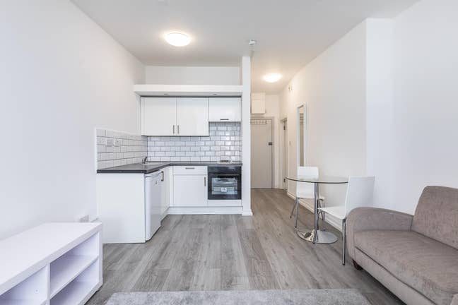 Super Studio Flat Harlesden  Main Photo