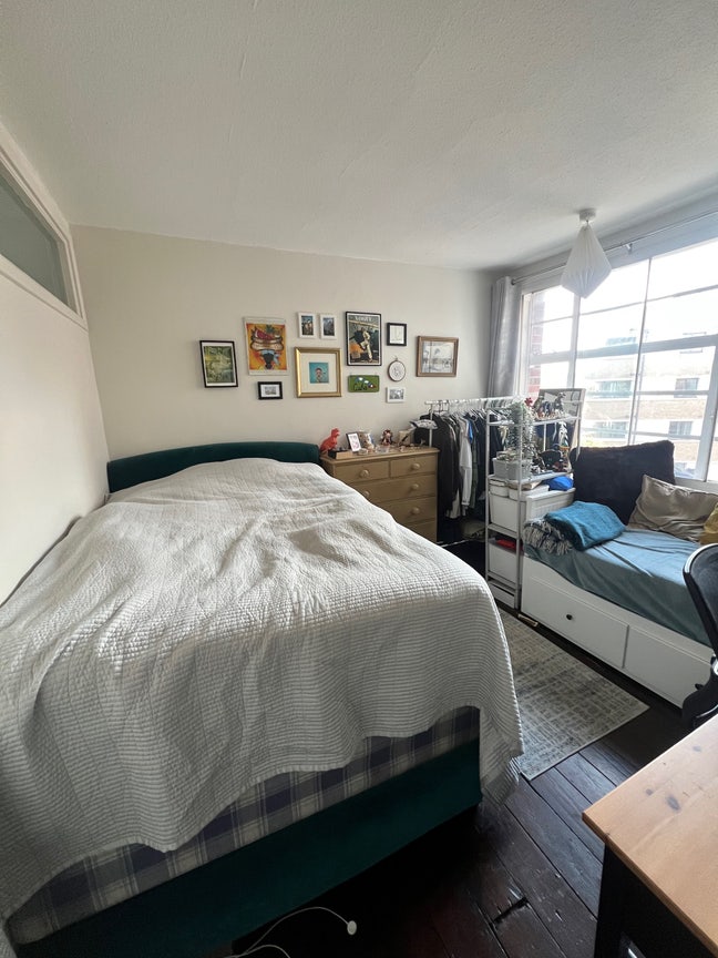Room to rent in a 3 bed flat in Willesden Green Main Photo