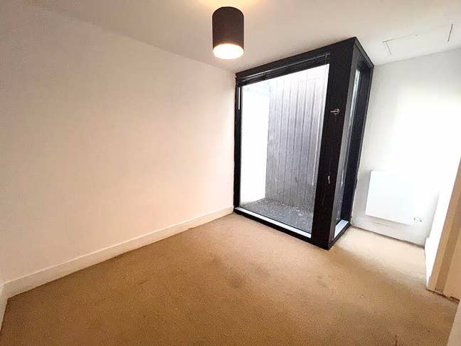 Looking for a housemate  Main Photo