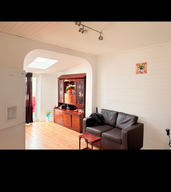 Ensuite room seprate enterance Main Photo