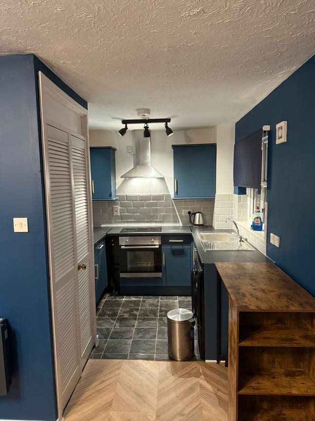 Studio - Oxford Street - Water bill included. Main Photo