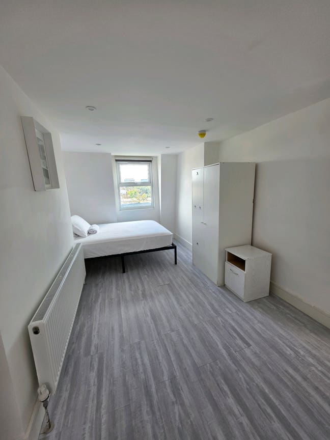Shepherd’s Bush - Bright Ensuite (Zone 2) Main Photo