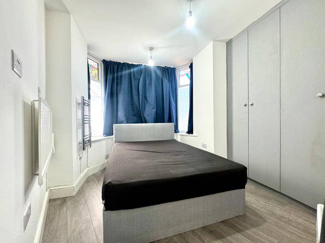 Stunning Studio Flat | Bills Inc. & Parking Main Photo