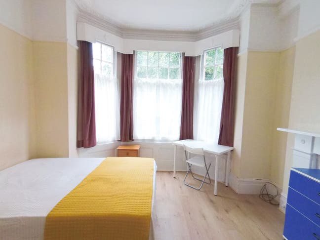 Super Big D room in house share,5 mins Acton Town. Main Photo