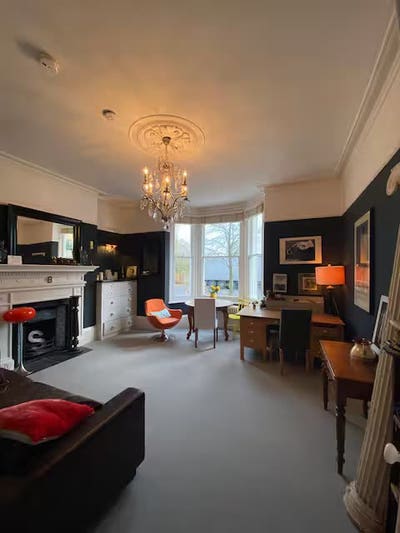 Gorgeous super-central by river/park/colleges  Main Photo