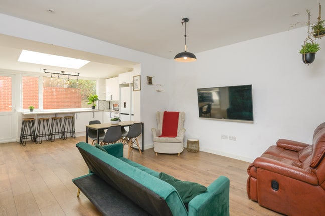 Rooms Available in BS5 Student Home Main Photo