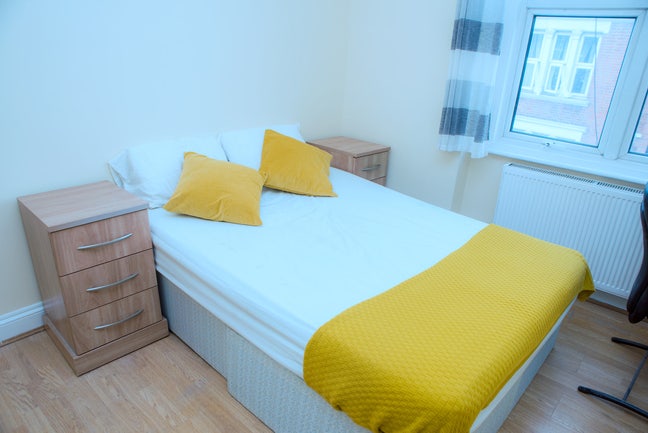 Bright Double Room in Manor house  Main Photo