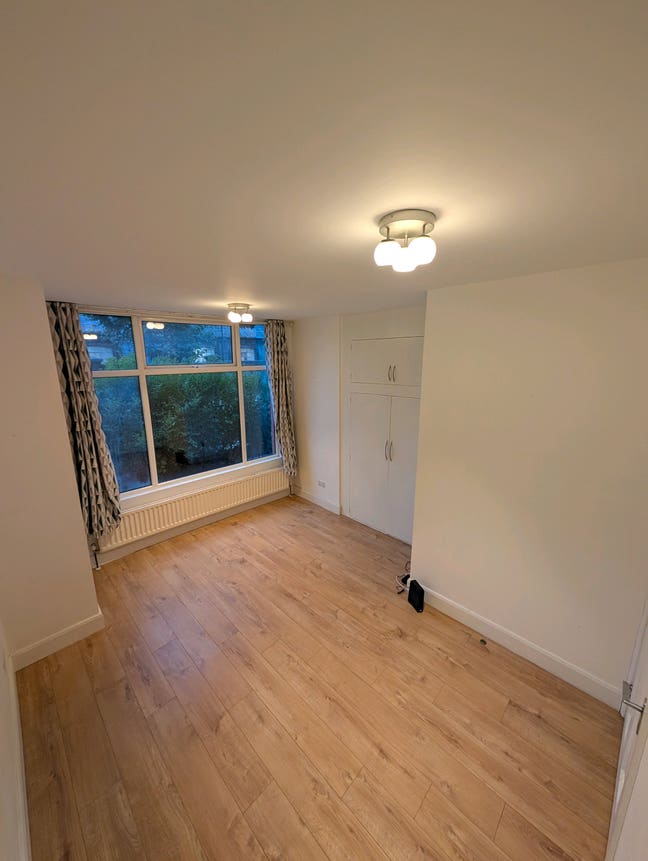 Spacious Double Room with Ensuite Main Photo