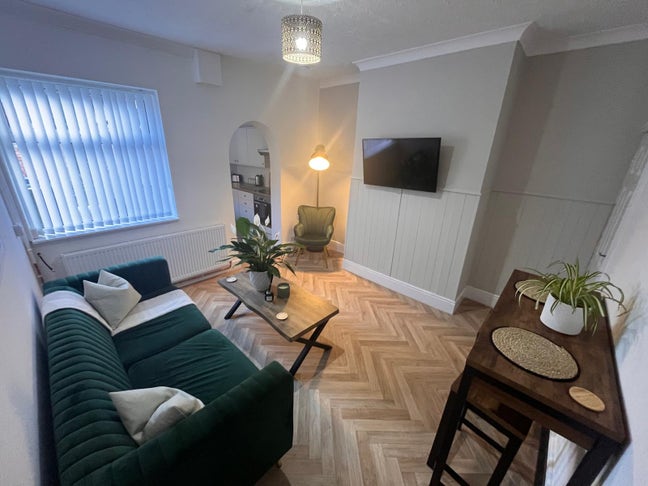 Rooms to rent (HMO) Main Photo