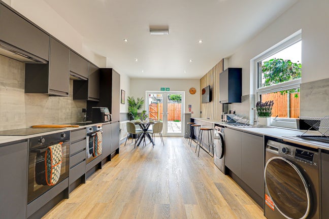 Luxury Furnished Room to Let –  Southend-on-Sea Main Photo