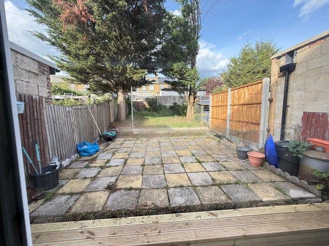 Double Room To Let in Tooting Broadway SW17 Main Photo