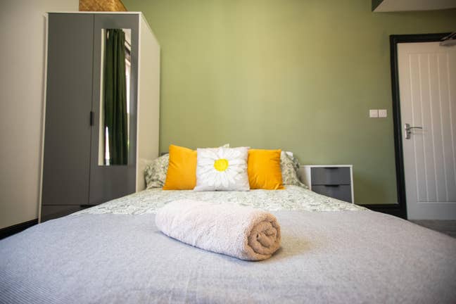 Room in a Shared House  Main Photo