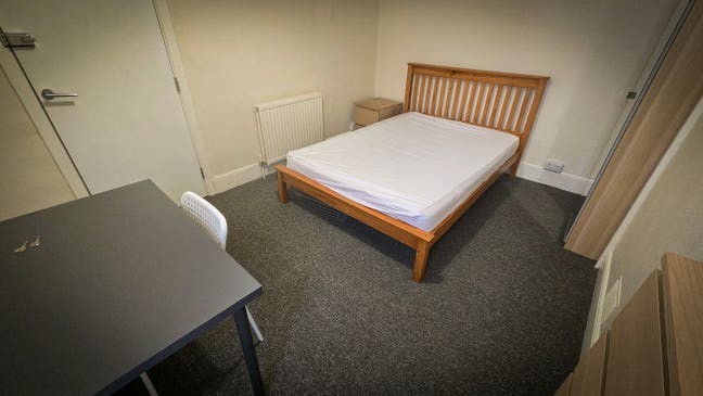 Large Double Room, All Bills Inc. Main Photo