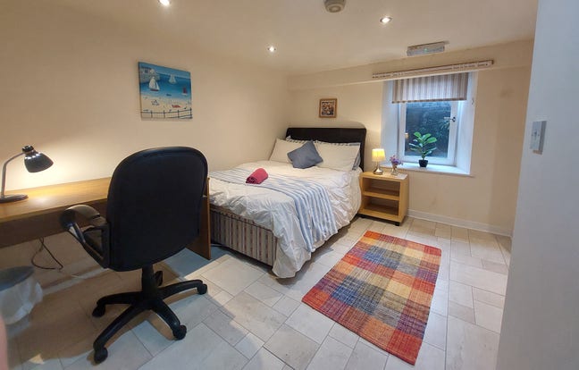 Friendly house, recently refurb'd, by town centre Main Photo