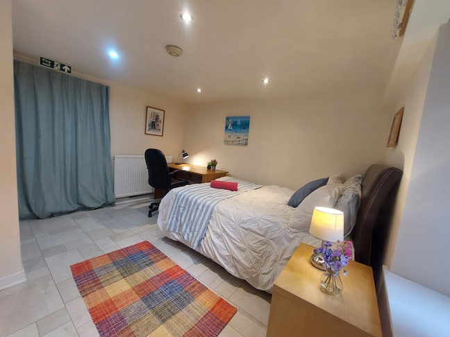Friendly house, recently refurb'd, by town centre Main Photo