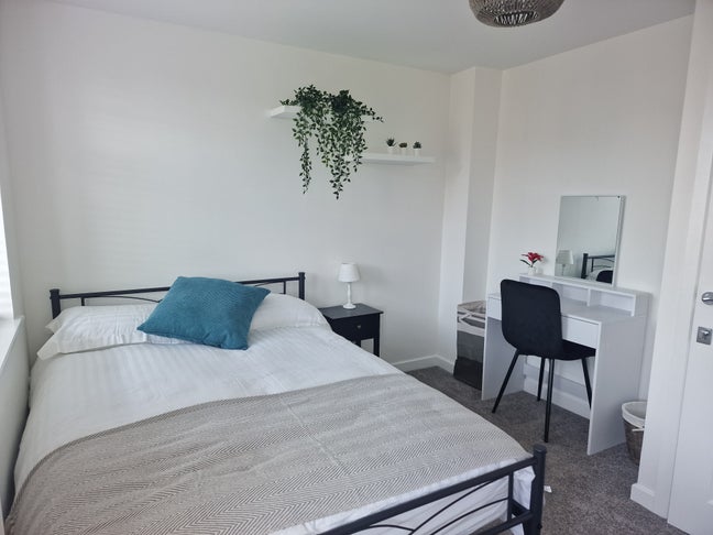 Cosy room, recently renovated, available for rent Main Photo