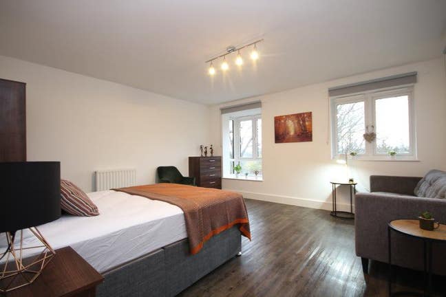 New Modern Apartment-Huge Double by the River-W4 Main Photo