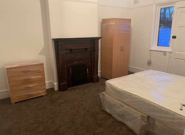 Double Room In Acton Town! Main Photo