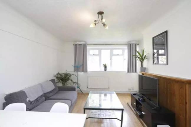Choice of 2 double and 2 single rooms E1  Main Photo