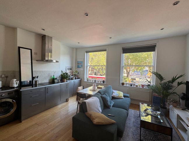 Bright Double Room in heart of West Hampstead Main Photo