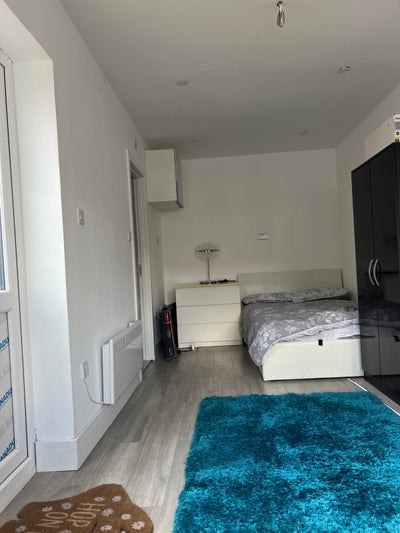 Studio flat to rent  Main Photo