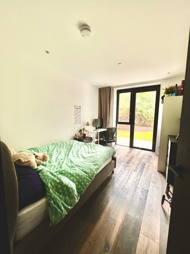 Spacious double room in Seven Sisters! Main Photo