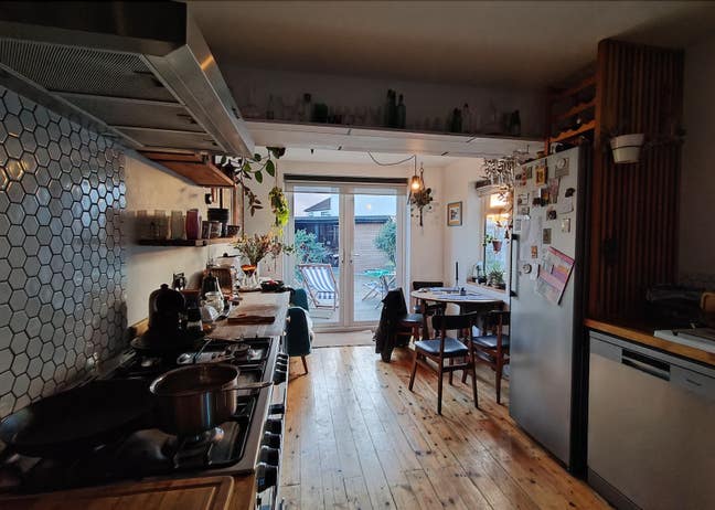 5 month sub let, furnished double room  Main Photo