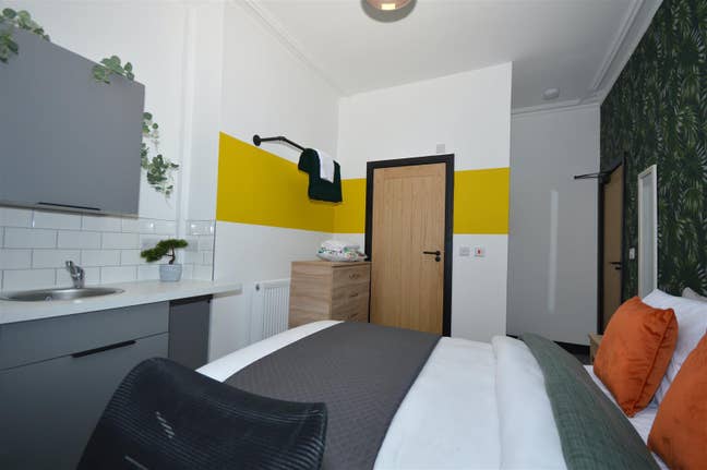 ✨ Final En-suite | Birches Head Rd 📍 Main Photo