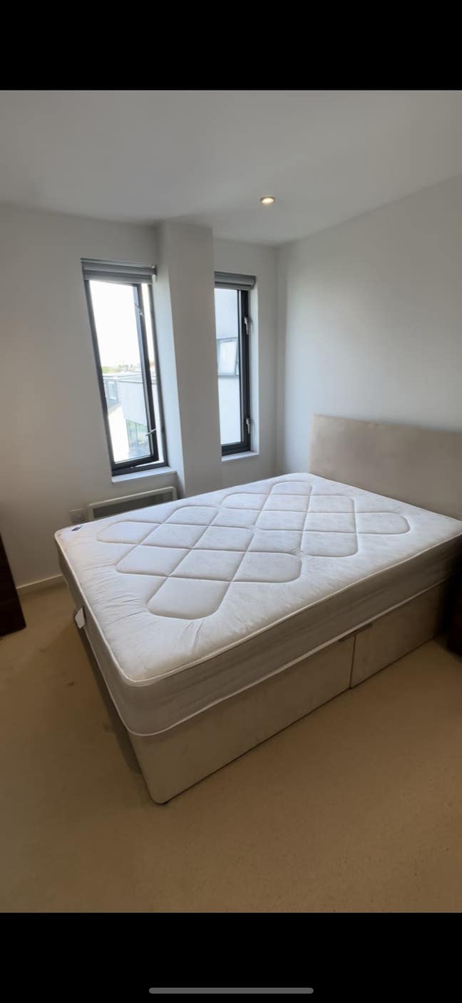 Room in modern flat, Double bed and own bathroom  Main Photo