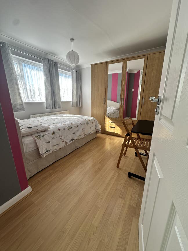 Spacious Double Room to Rent - Hornchurch  Main Photo