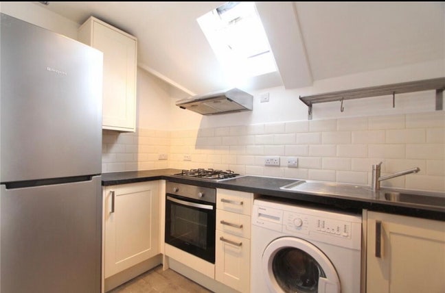 Double Room available- All bills included Main Photo