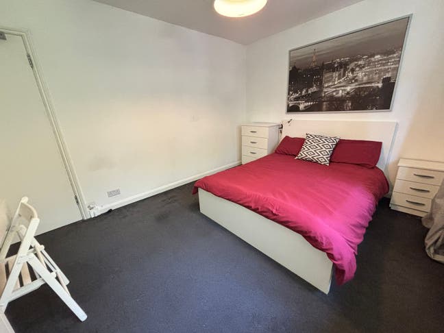 Large Furnished Room – 5 mins to DLR  Main Photo
