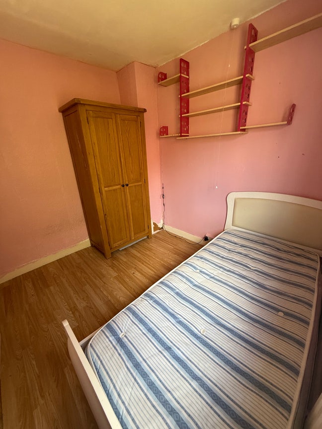 Private rooms for rent in a shared house Main Photo