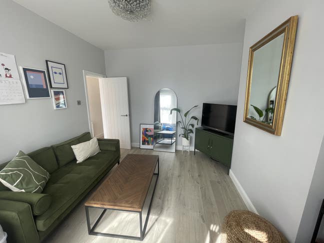  Beautiful double room available Main Photo