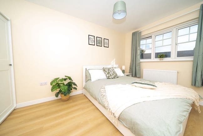🌟 5 Gorgeous En Suite Rooms Ready to Move In NOW Main Photo
