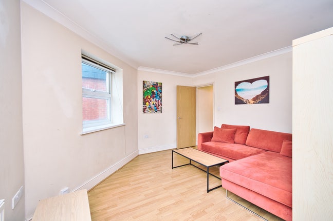 Gorgeous 1 Bed Apartment in Canning Town E16 Main Photo