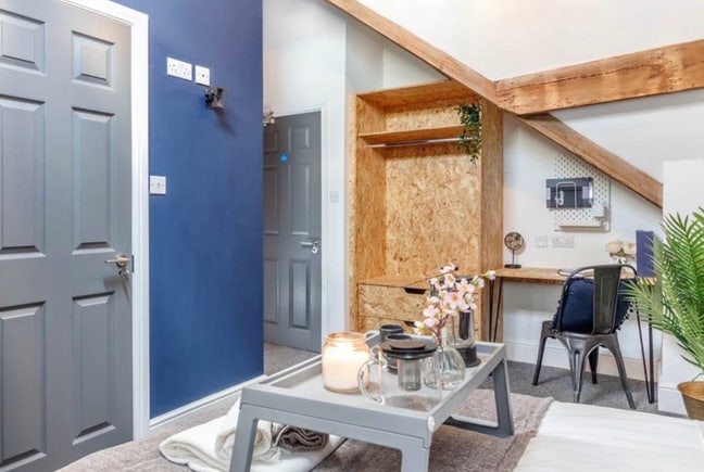 ✨Large  Modern En-suite Room in L6 ✨  Main Photo