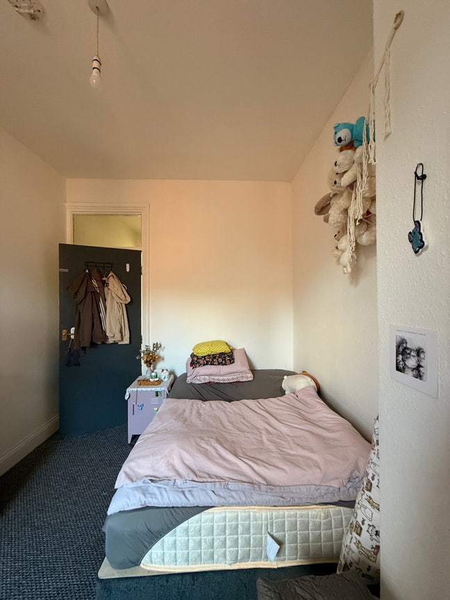 Short term single room available for 350/month Main Photo
