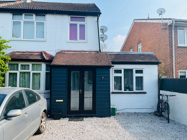 NEW EN-Suites & Doubles on Huge House single occup Main Photo
