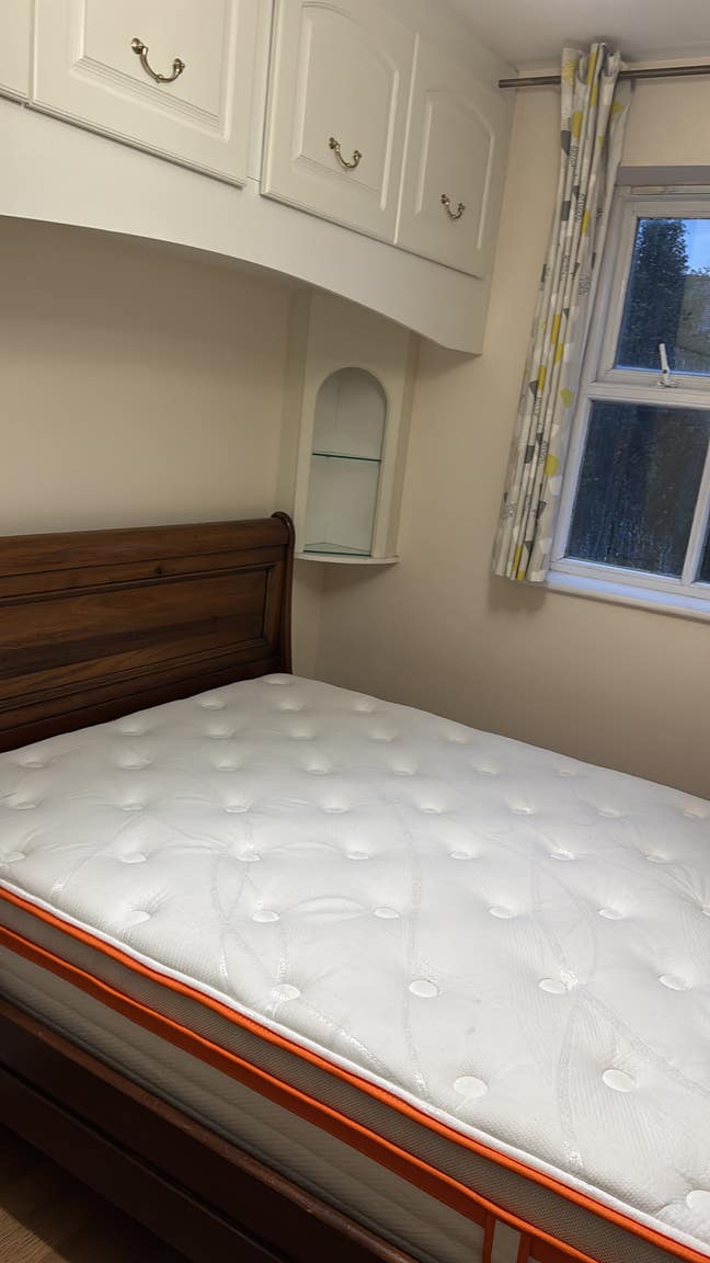 Double Room (En-Suite) - Sharing with ONE BOY Main Photo