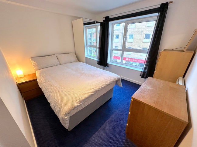 Large Double ENSUITE in Great Flat by Canary Wharf Main Photo