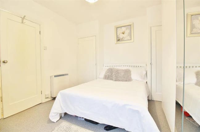 3-bed house all rooms available in TW7 Main Photo