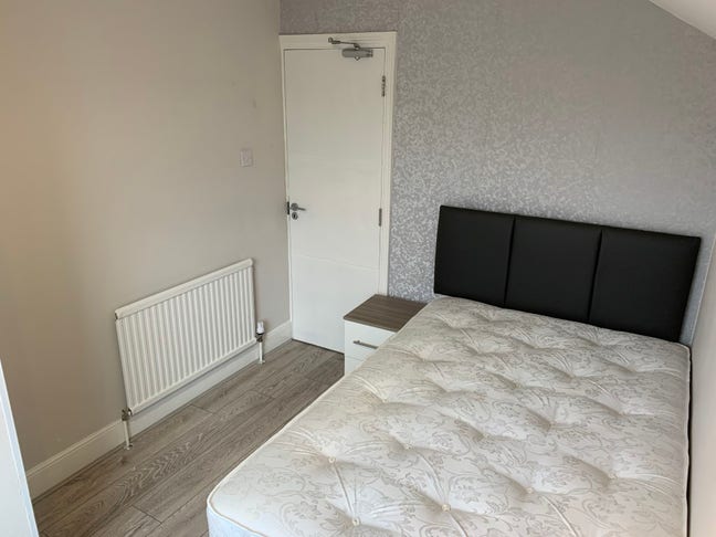 One Small Double Room With Parking Available  Main Photo