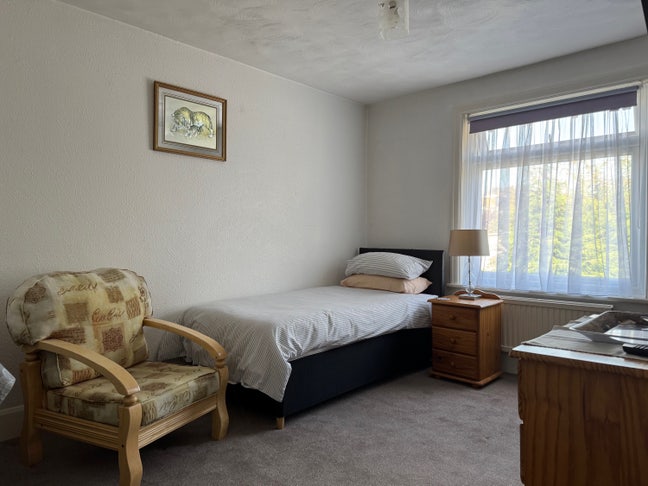 Large Spacious Single Room Main Photo