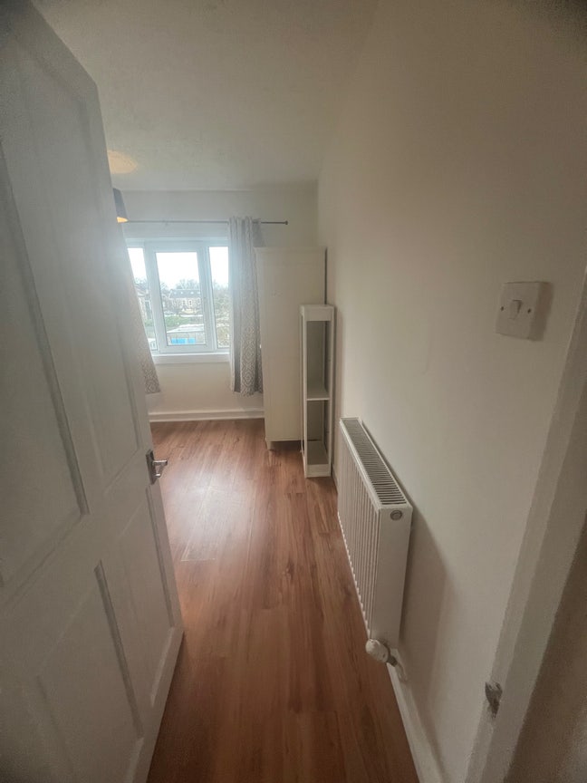 A double room available in Renfrew  Main Photo